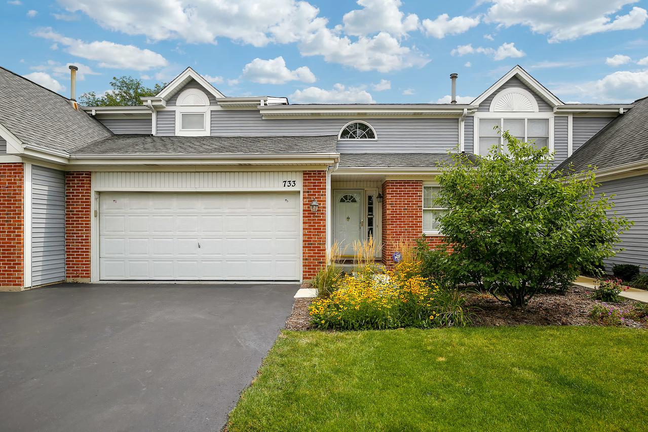 733 Hoover Dr. #23-4, Carol Stream, IL 60188