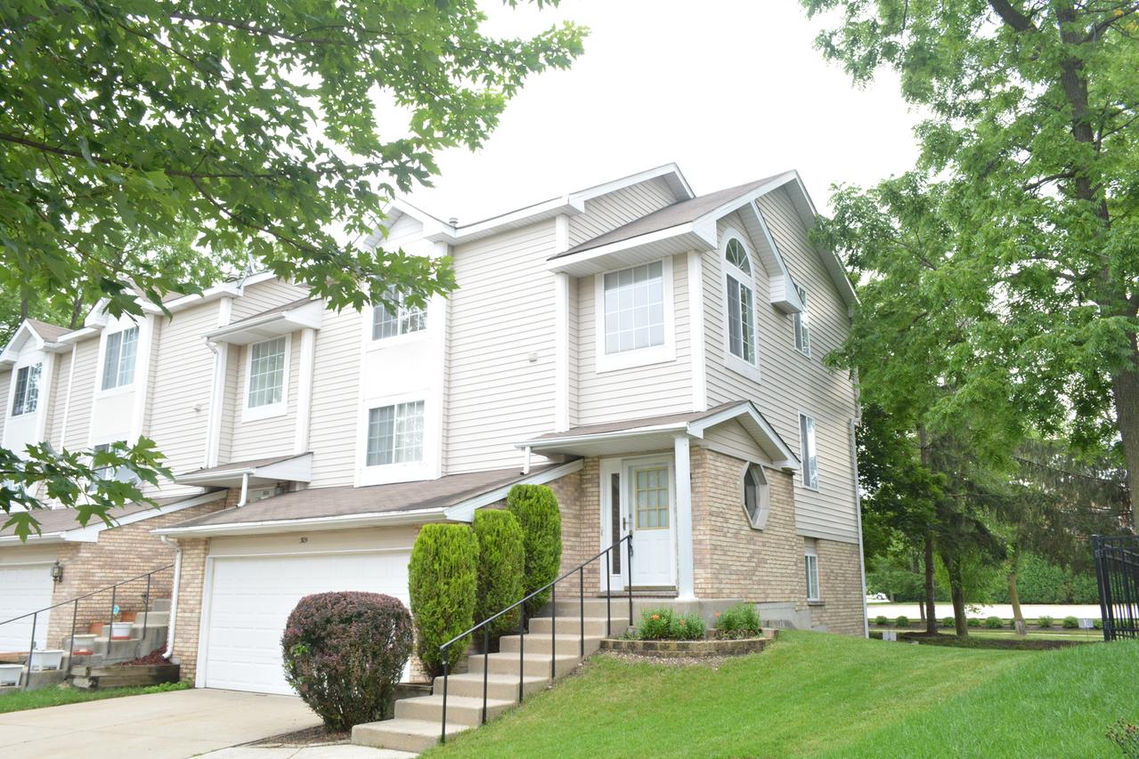 305 Stevens Ct., Grayslake, IL 60030