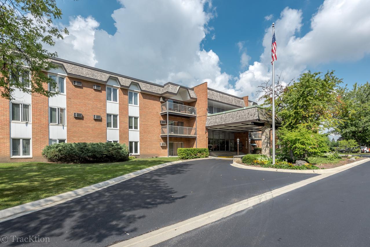 4220 Saratoga Ave. #I301, Downers Grove, IL 60515