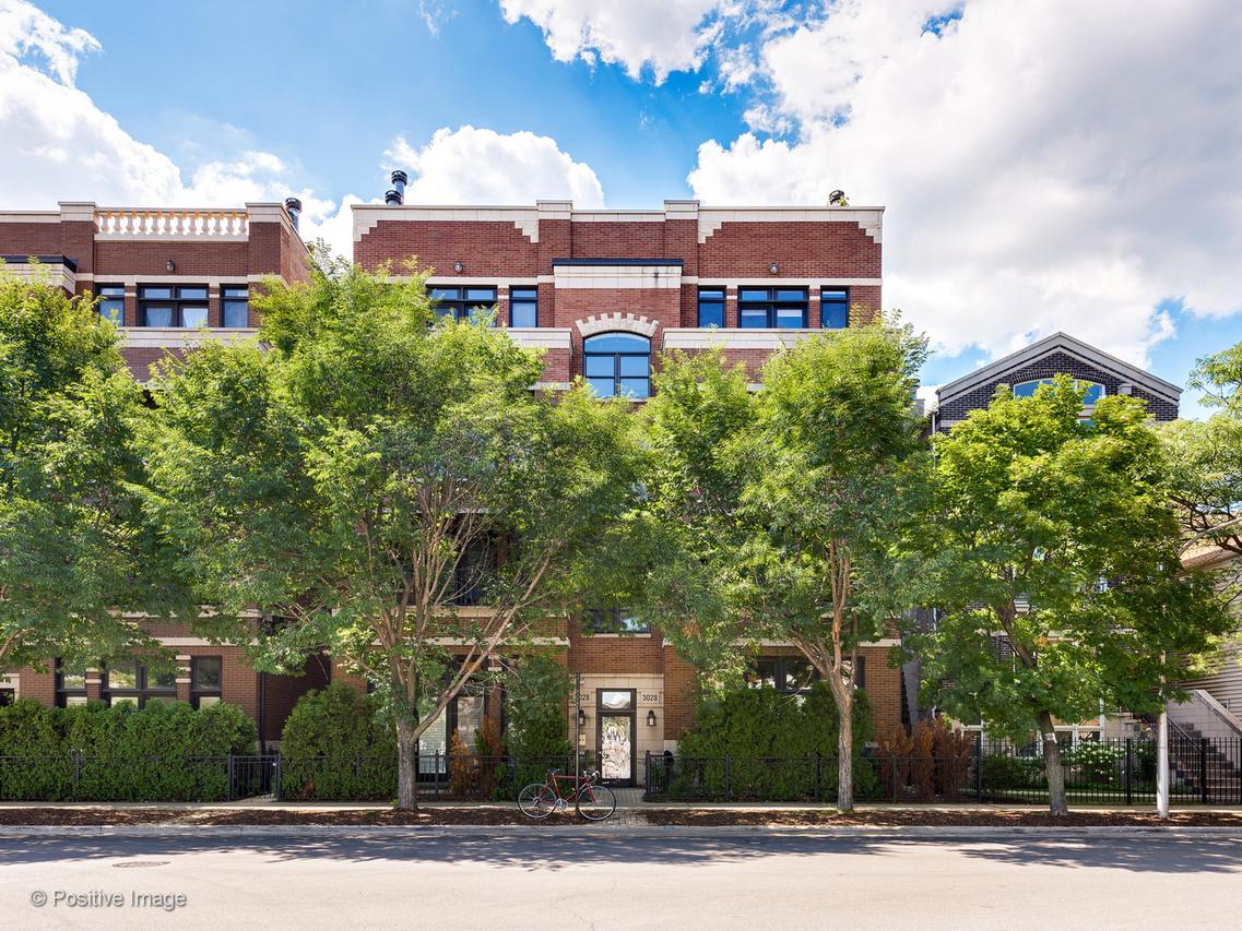 3028 N Sheffield Ave. #3S, Chicago, IL 60657