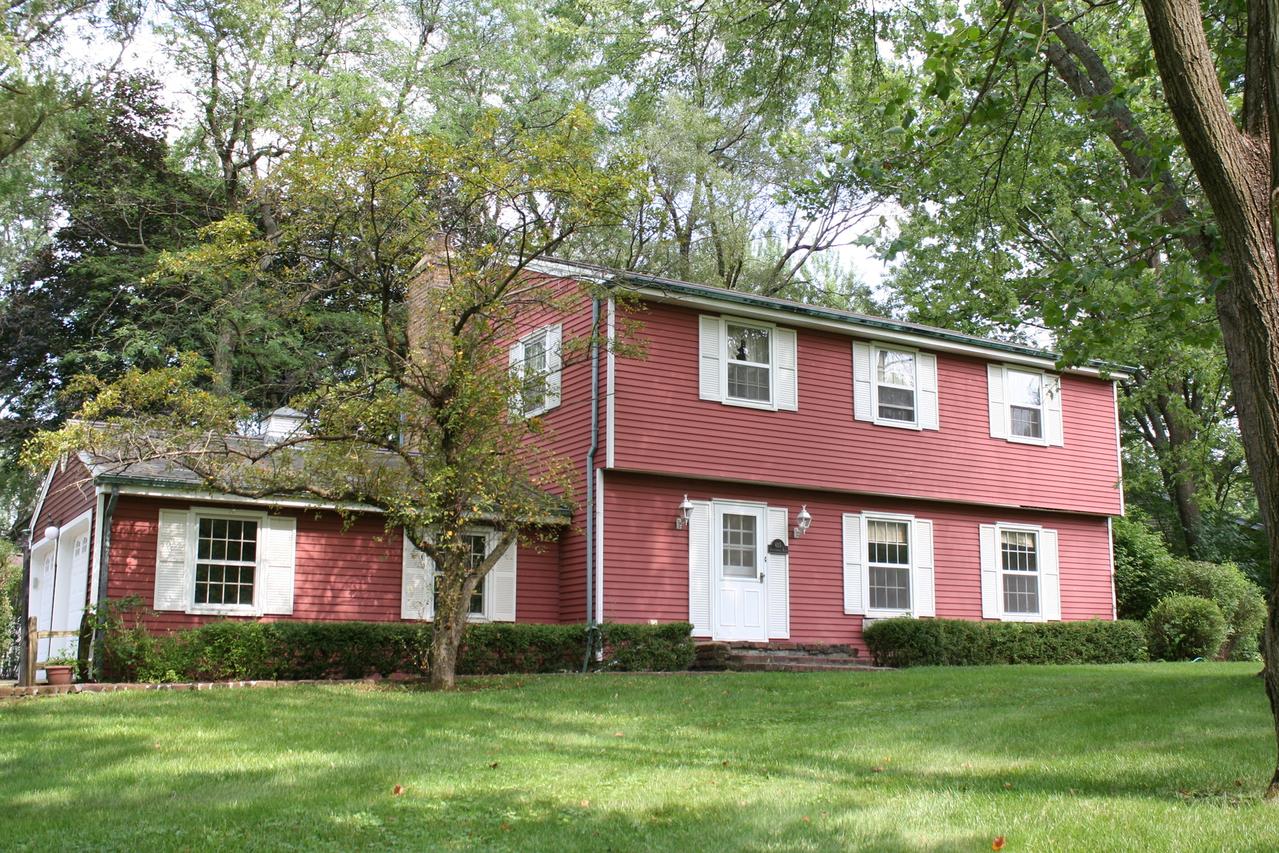 625 Cottonwood Rd., Frankfort, IL 60423
