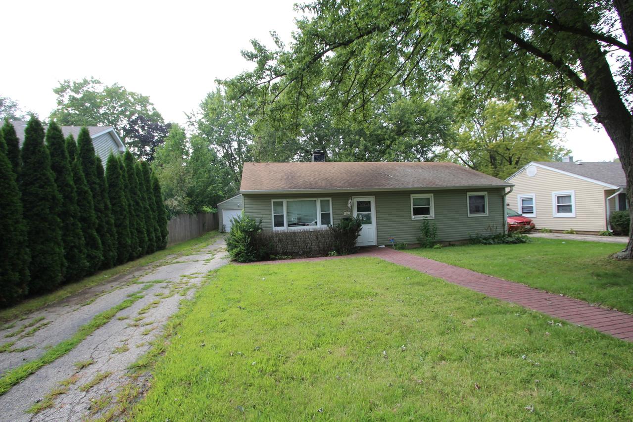 1527 Clay St., Woodstock, IL 60098