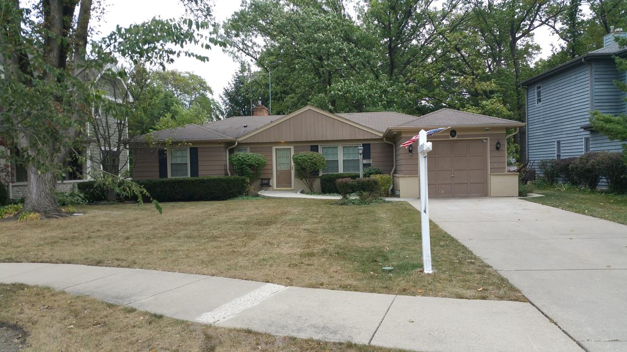 2212 Ash Ln., Northbrook, IL 60062