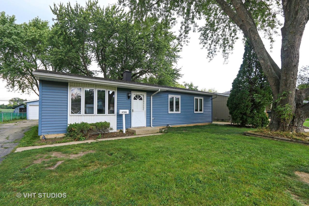 37212 N Grandwood Dr., Gurnee, IL 60031
