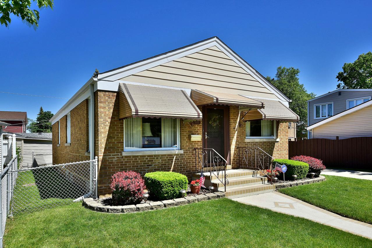 5435 N Oketo Ave., Chicago, IL 60656