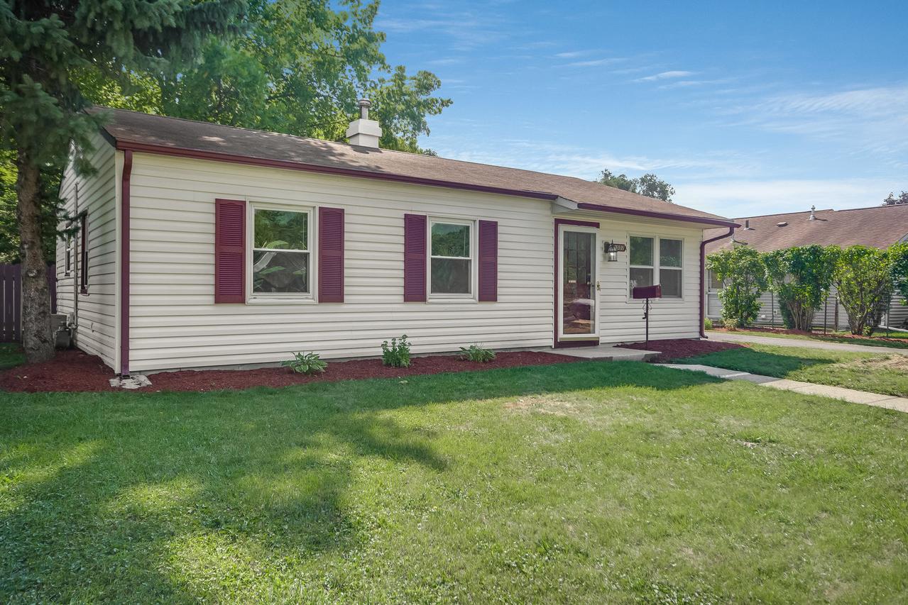 1557 Cambridge Ave., Aurora, IL 60506