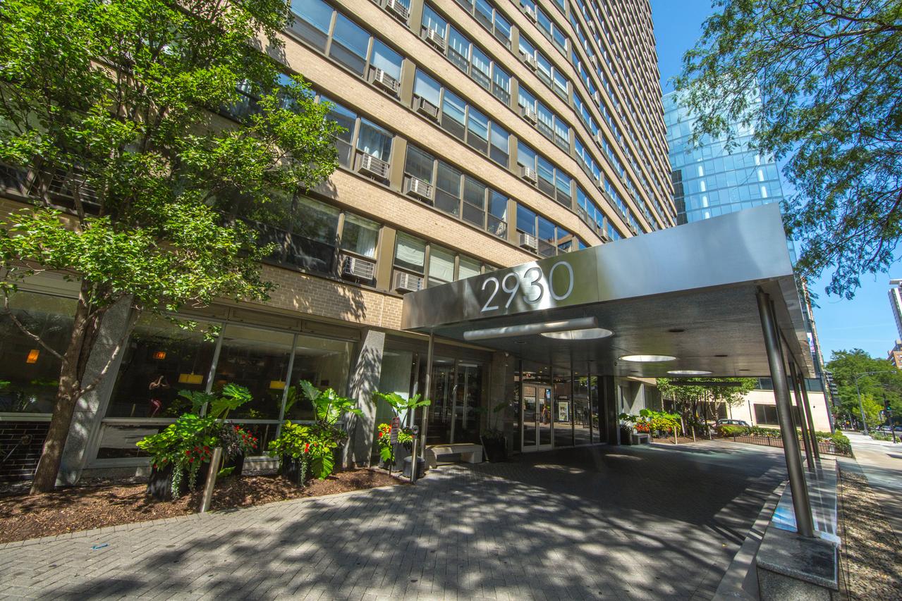2930 N Sheridan Rd. #1311, Chicago, IL 60657