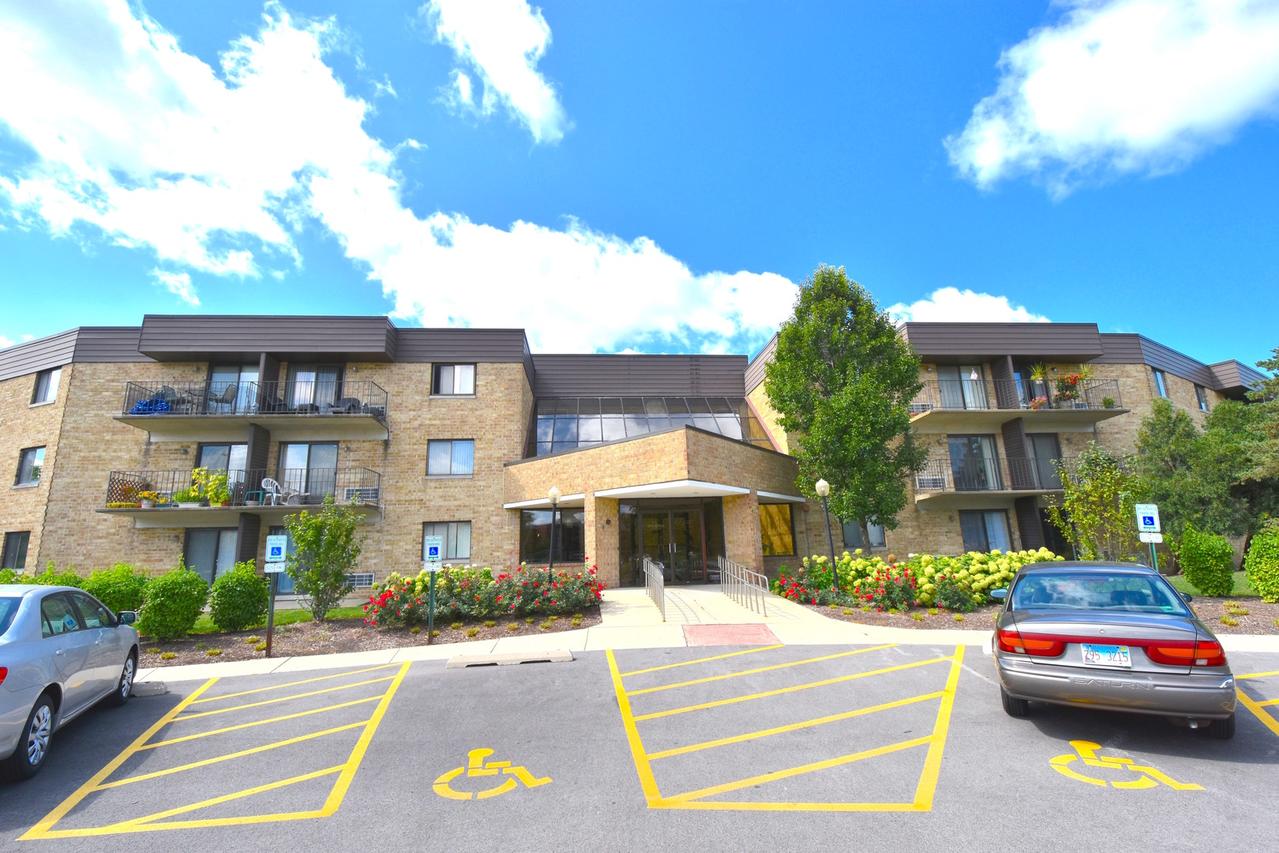 5550 Astor Ln. #109, Rolling Meadows, IL 60008