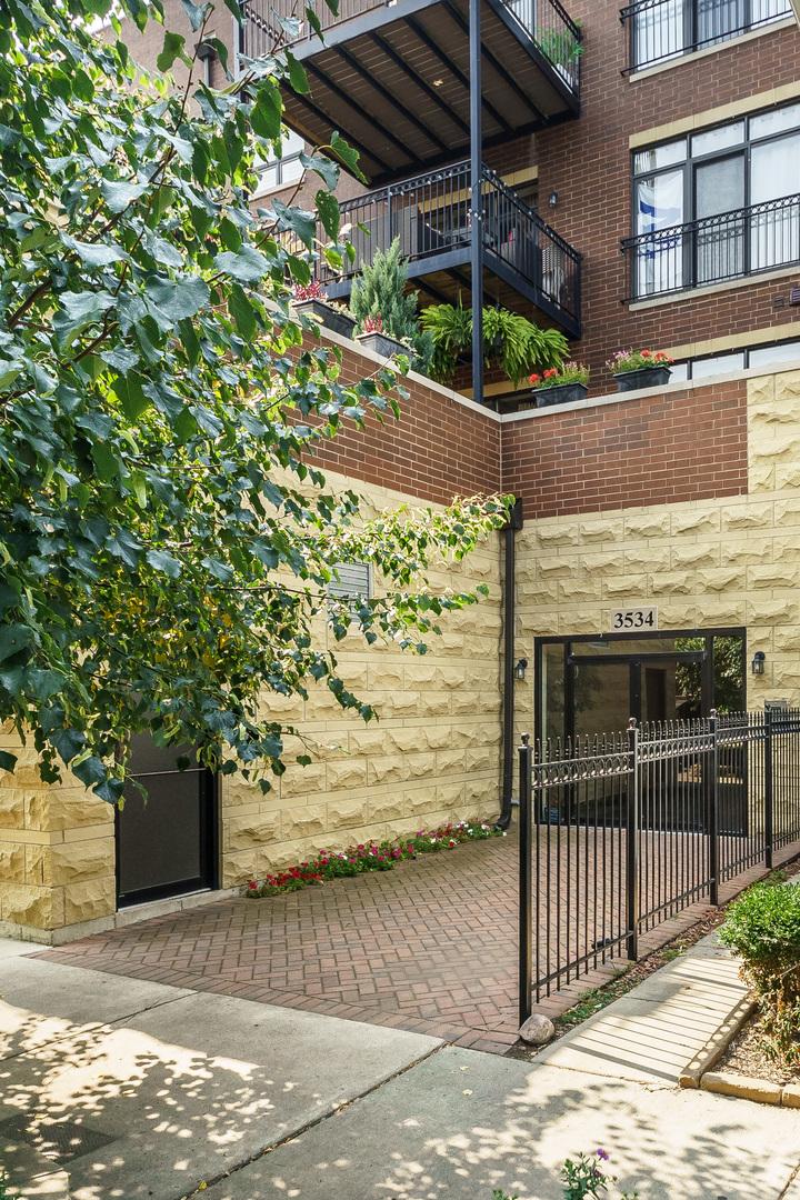 3534 N Hermitage Ave. #203, Chicago, IL 60657