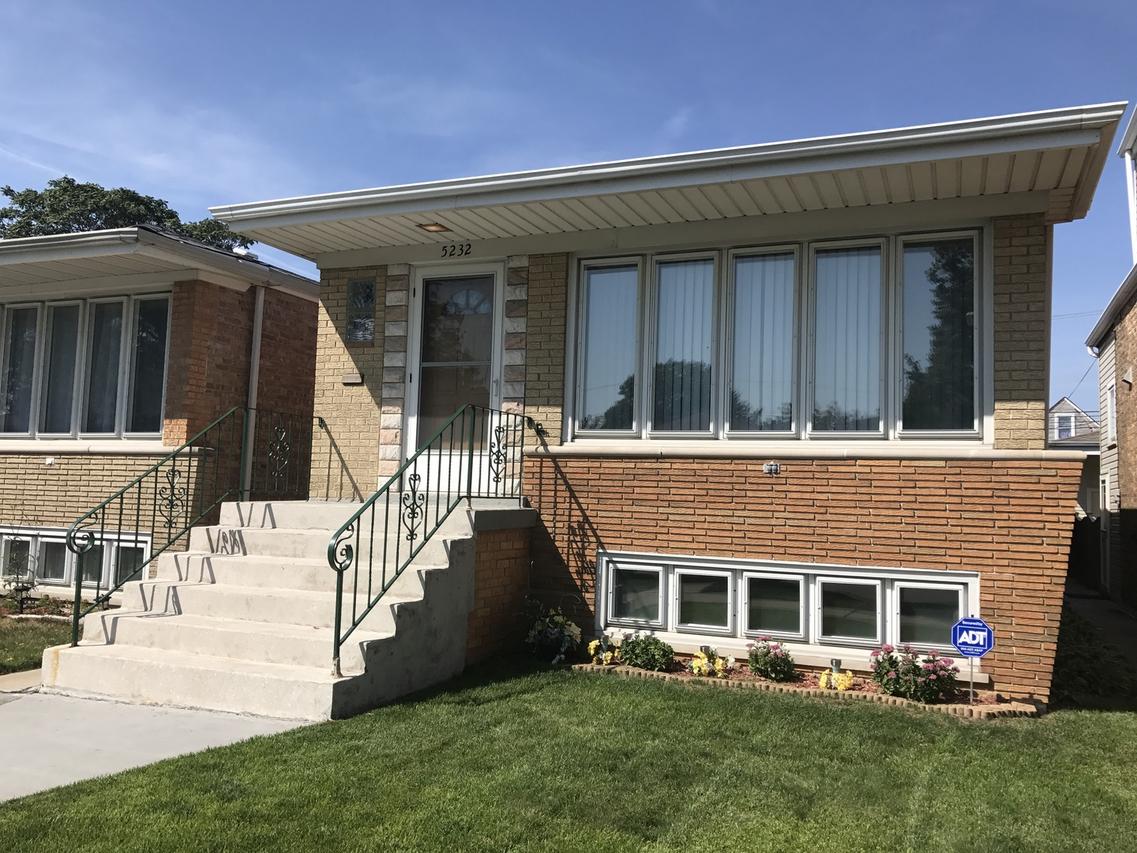 5232 S Luna Ave., Chicago, IL 60638