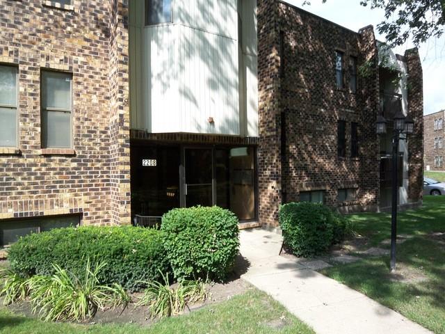 2208 Country Club Dr. #26, Woodridge, IL 60517