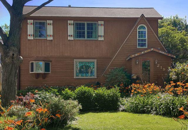 219 Raymond Ave., Barrington, IL 60010