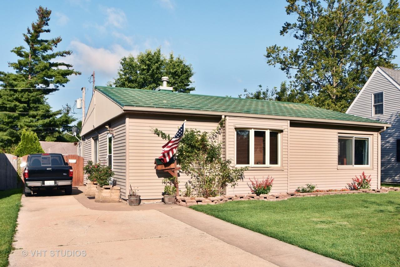 9818 S 53rd Ave., Oak Lawn, IL 60453