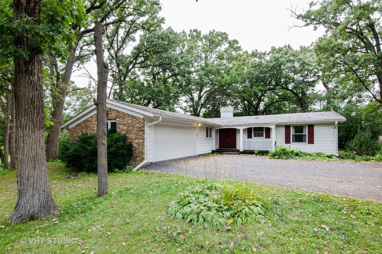 5717 Hickory Ln., Crystal Lake, IL 60014