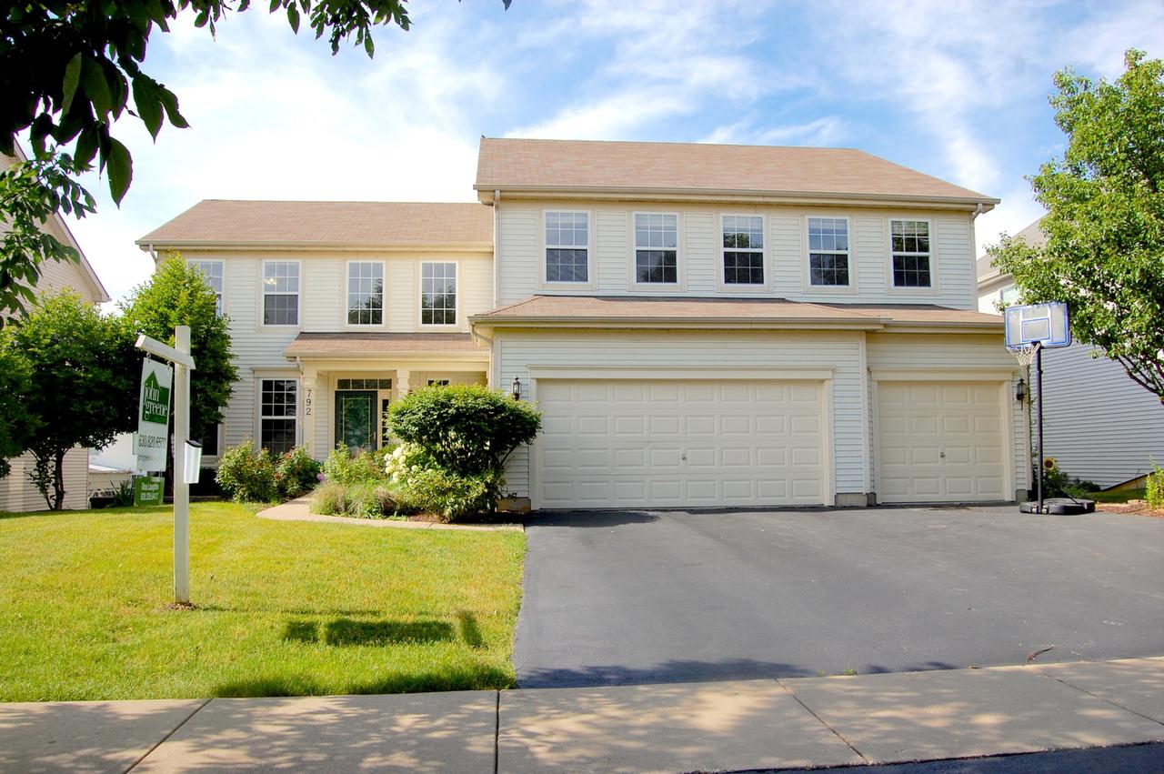 792 Brompton Ln., Bolingbrook, IL 60440