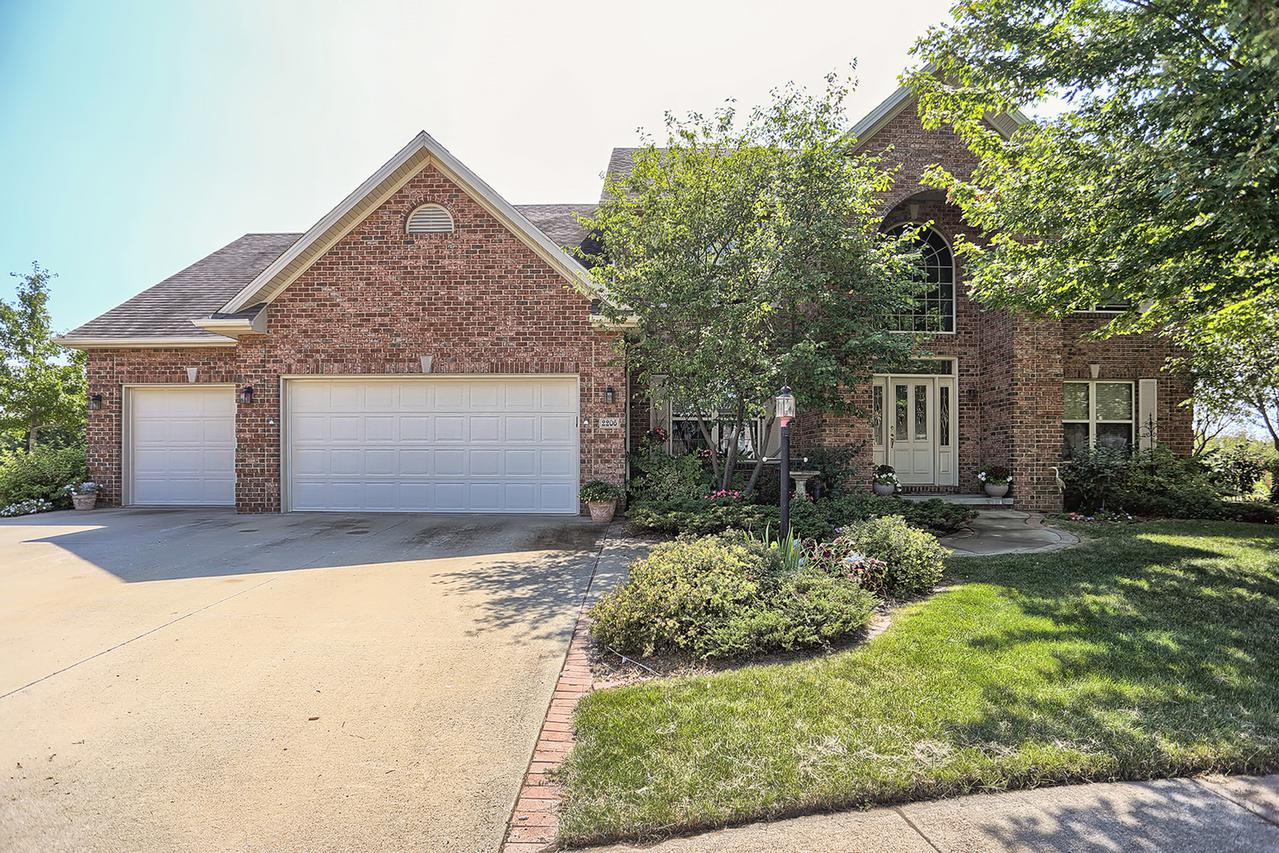 2206 Brownstone Ct., Champaign, IL 61822