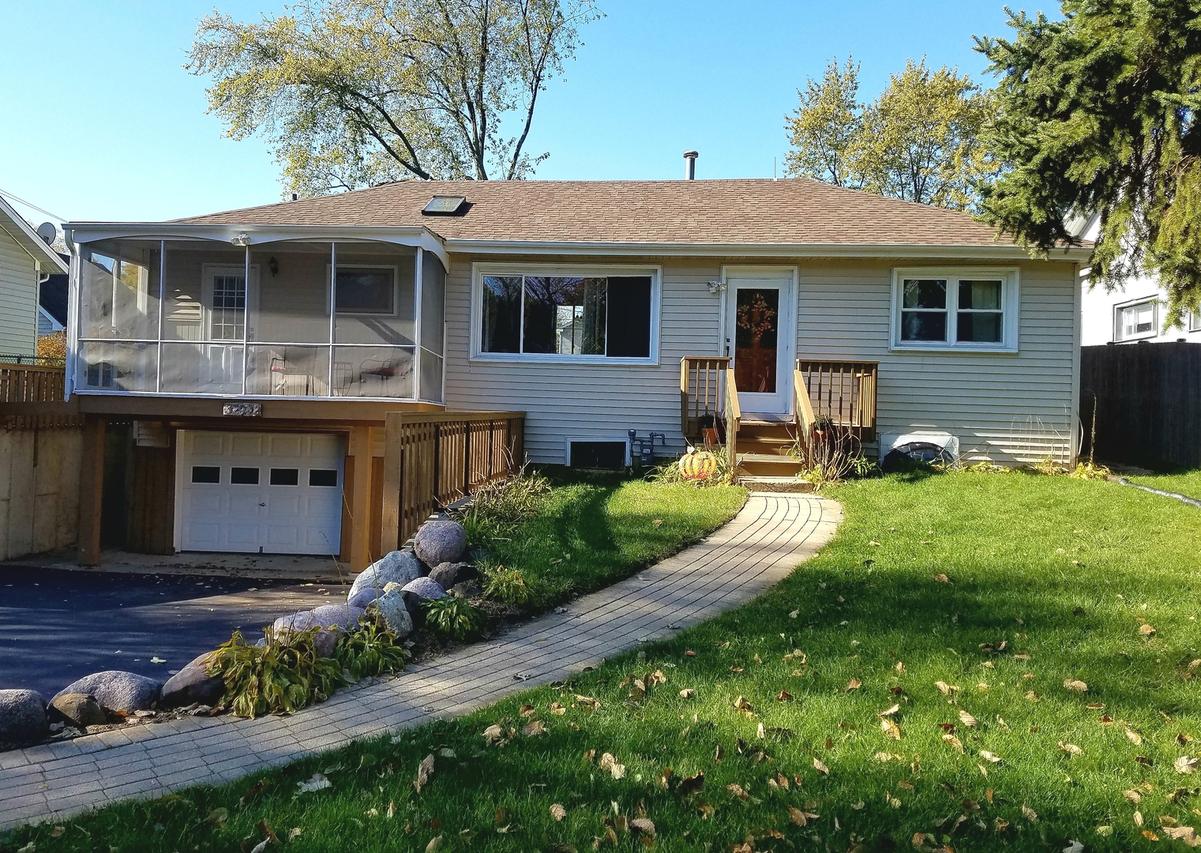 32942 N John Mogg Rd., Grayslake, IL 60030