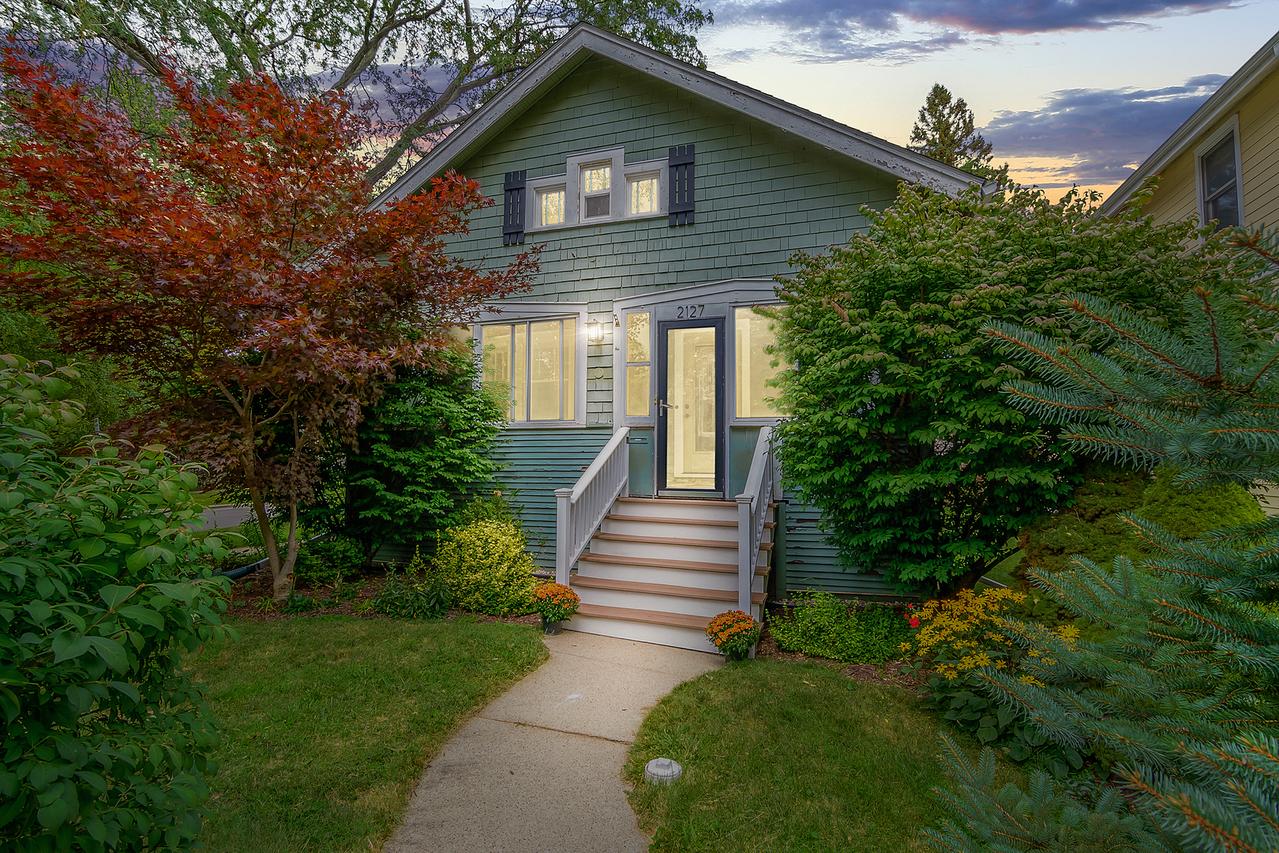 2127 Noyes St., Evanston, IL 60201