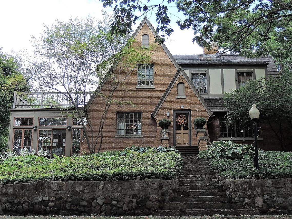 123 Dodson St., Geneva, IL 60134