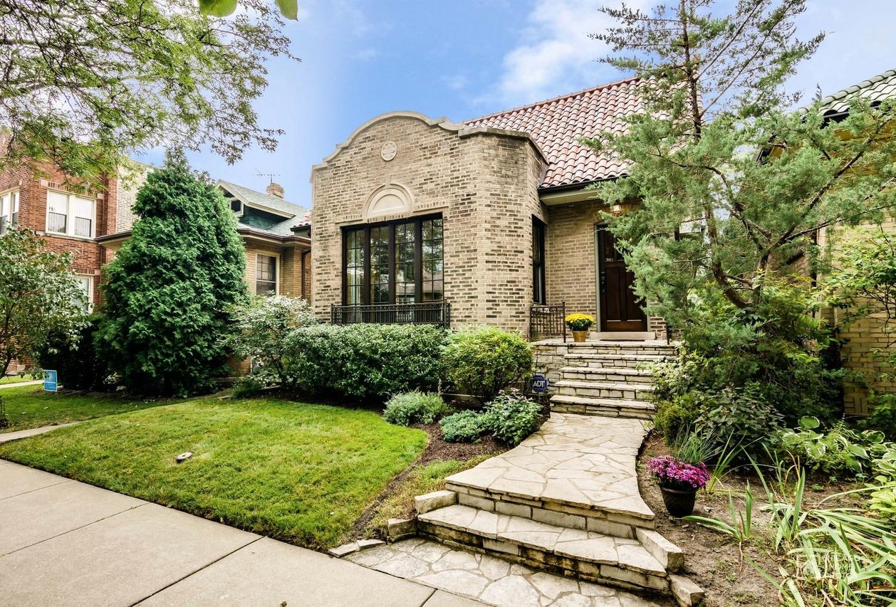 6554 N Talman Ave., Chicago, IL 60645
