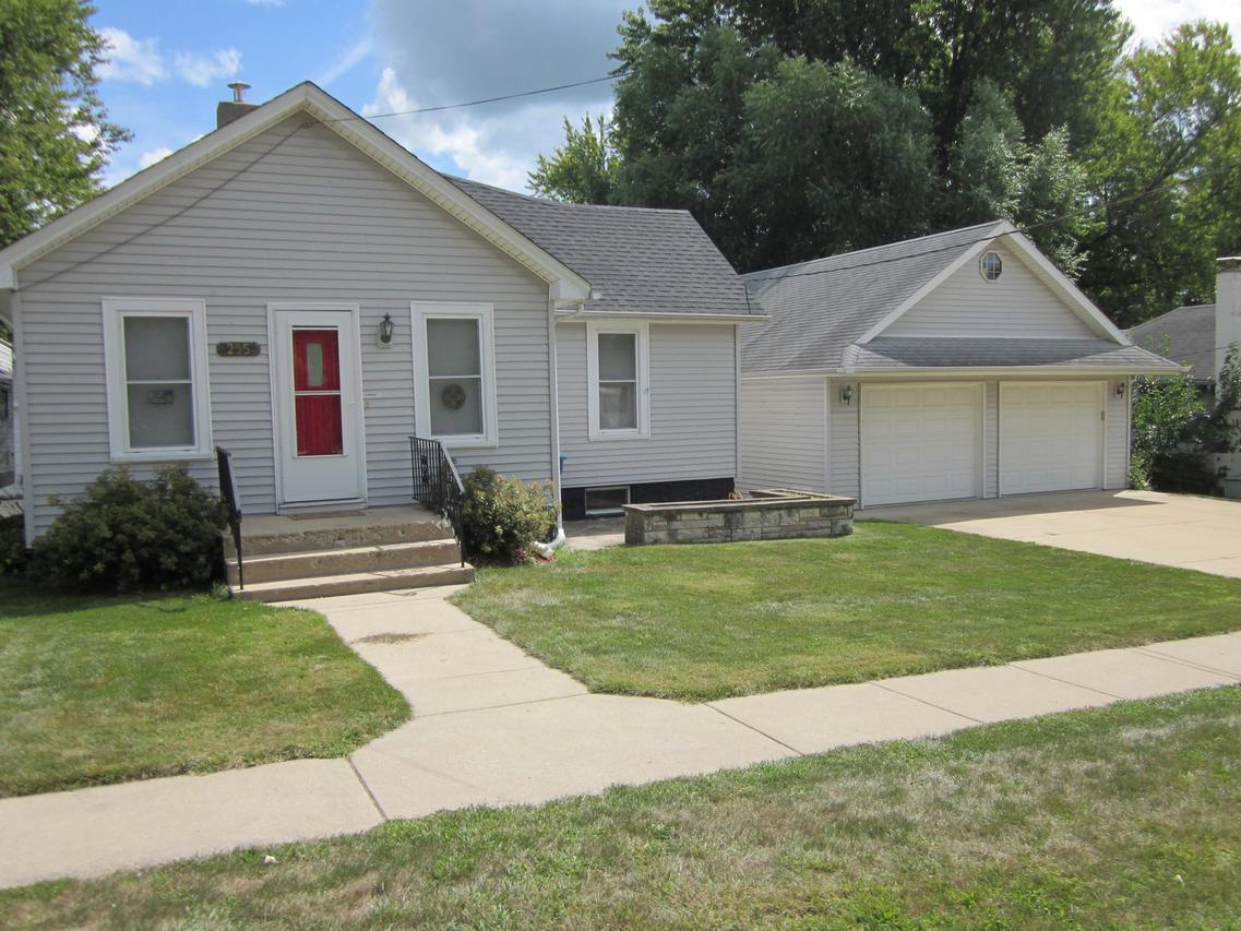 255 Elizabeth St., Paw Paw, IL 61353