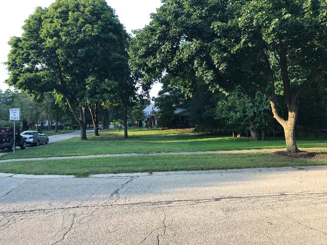 82 Gray St., St. Charles, IL 60174