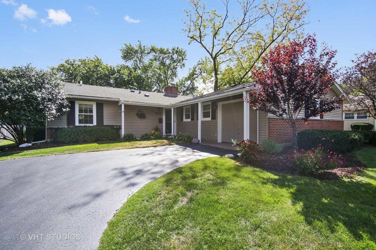 909 W Lynnwood Ave., Arlington Heights, IL 60004