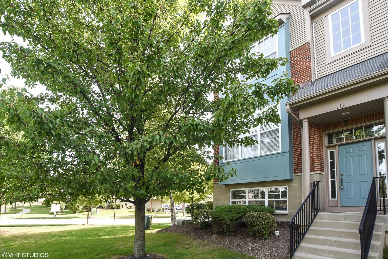 113 Station Park Cir., Grayslake, IL 60030