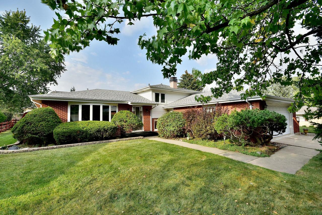 18w024 71st St., Darien, IL 60561