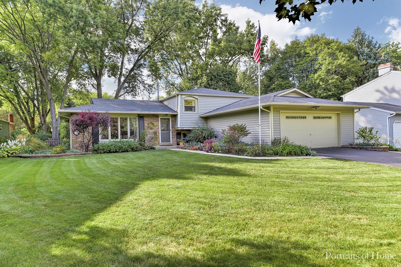 1629 Clyde Dr., Naperville, IL 60565