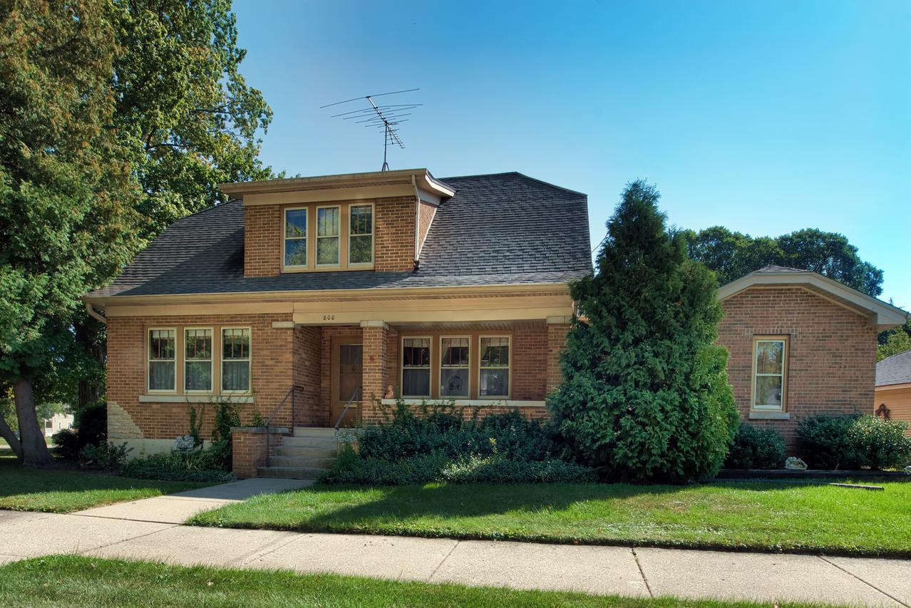 800 S 4th St., St. Charles, IL 60174