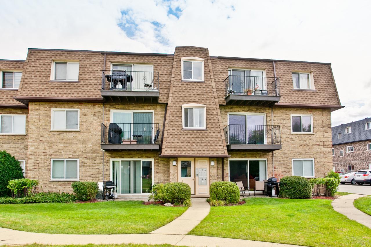 9423 Bay Colony Dr. #2S, Des Plaines, IL 60016