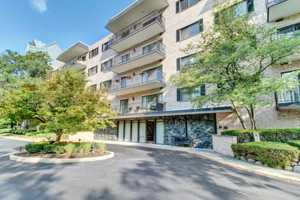 [Address Hidden by Seller], Oakbrook Terrace, IL 60181