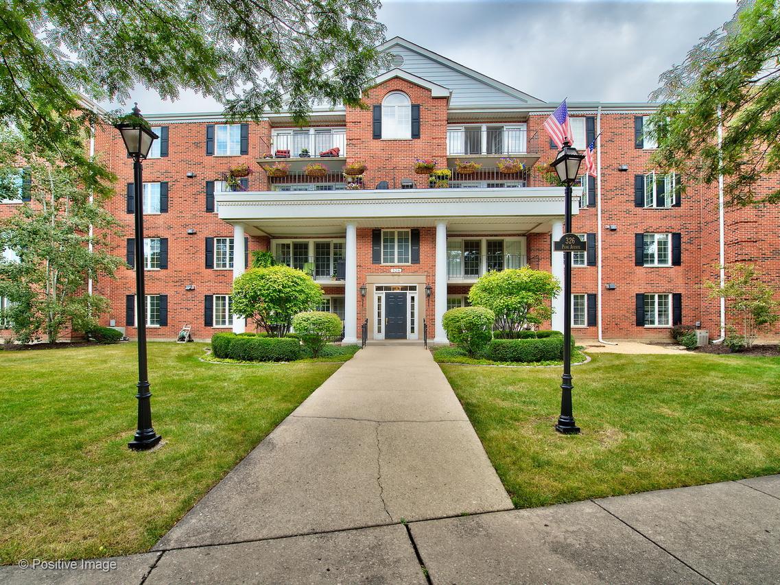 326 Park Ave. #6, Clarendon Hills, IL 60514