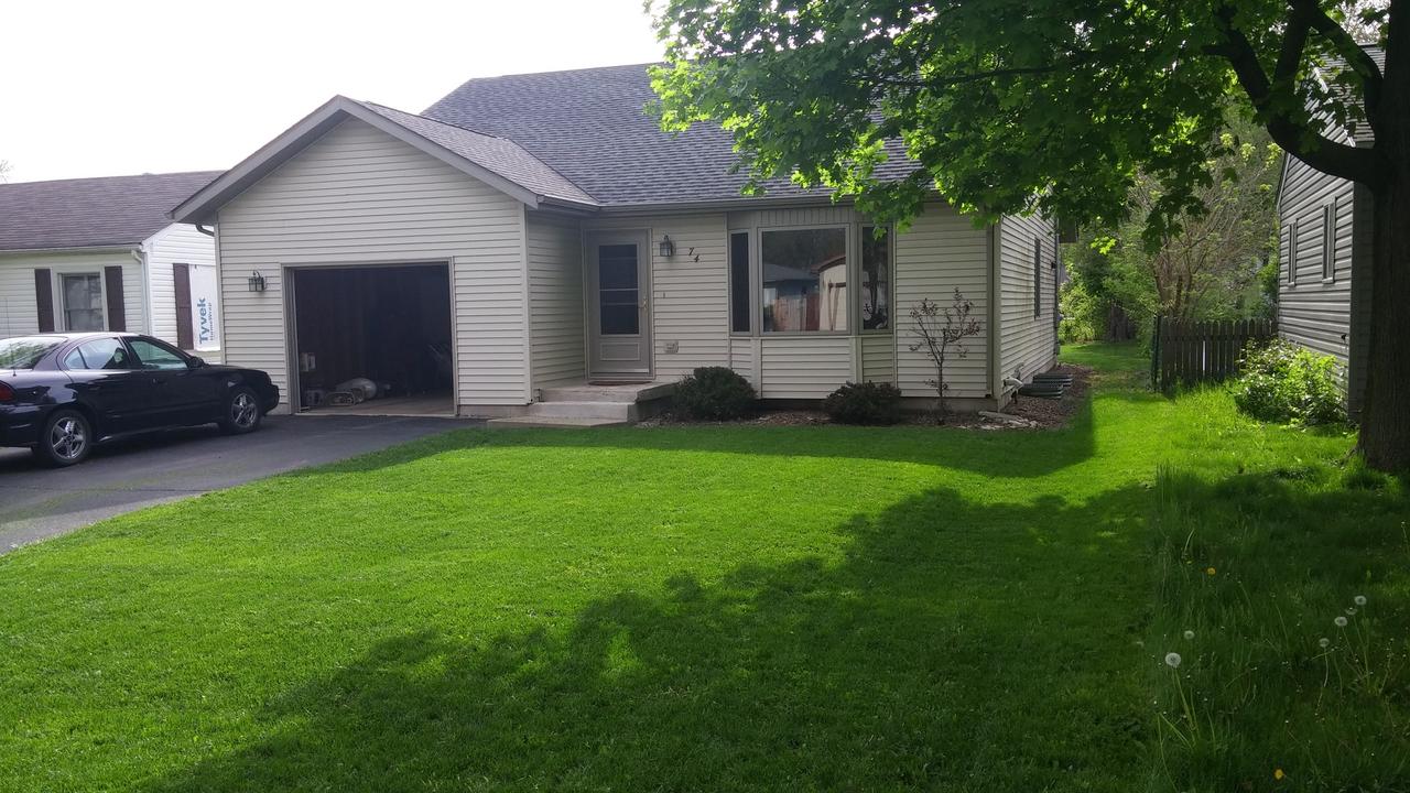 74 Barberry Dr., Crystal Lake, IL 60014