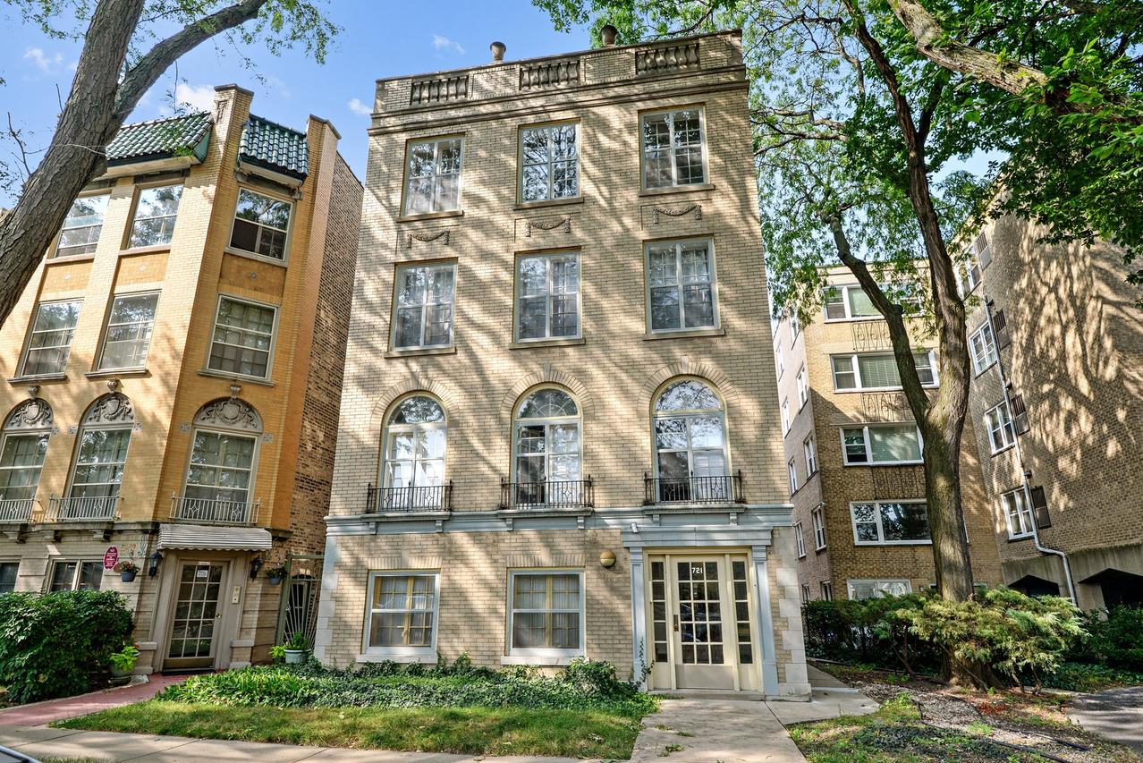 721 Dobson St. #3, Evanston, IL 60202