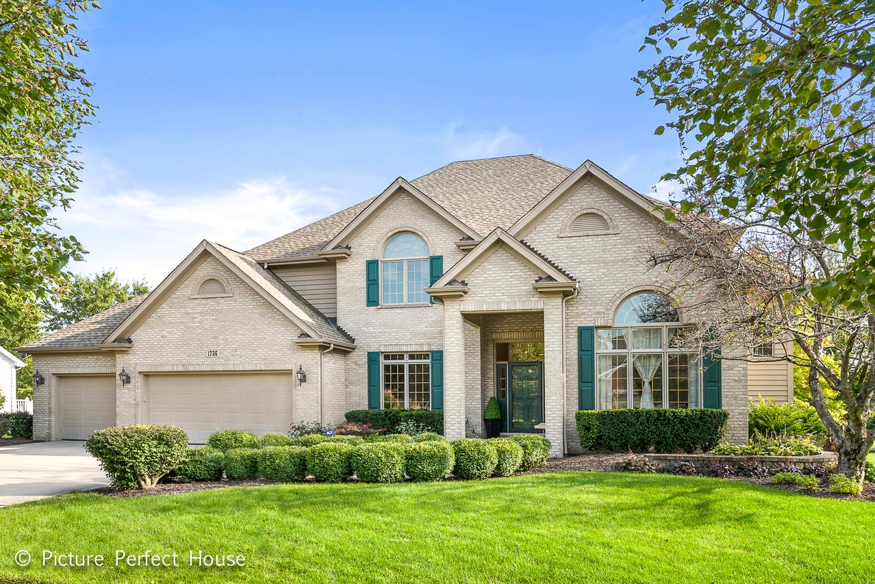 1736 Princess Cir., Naperville, IL 60564