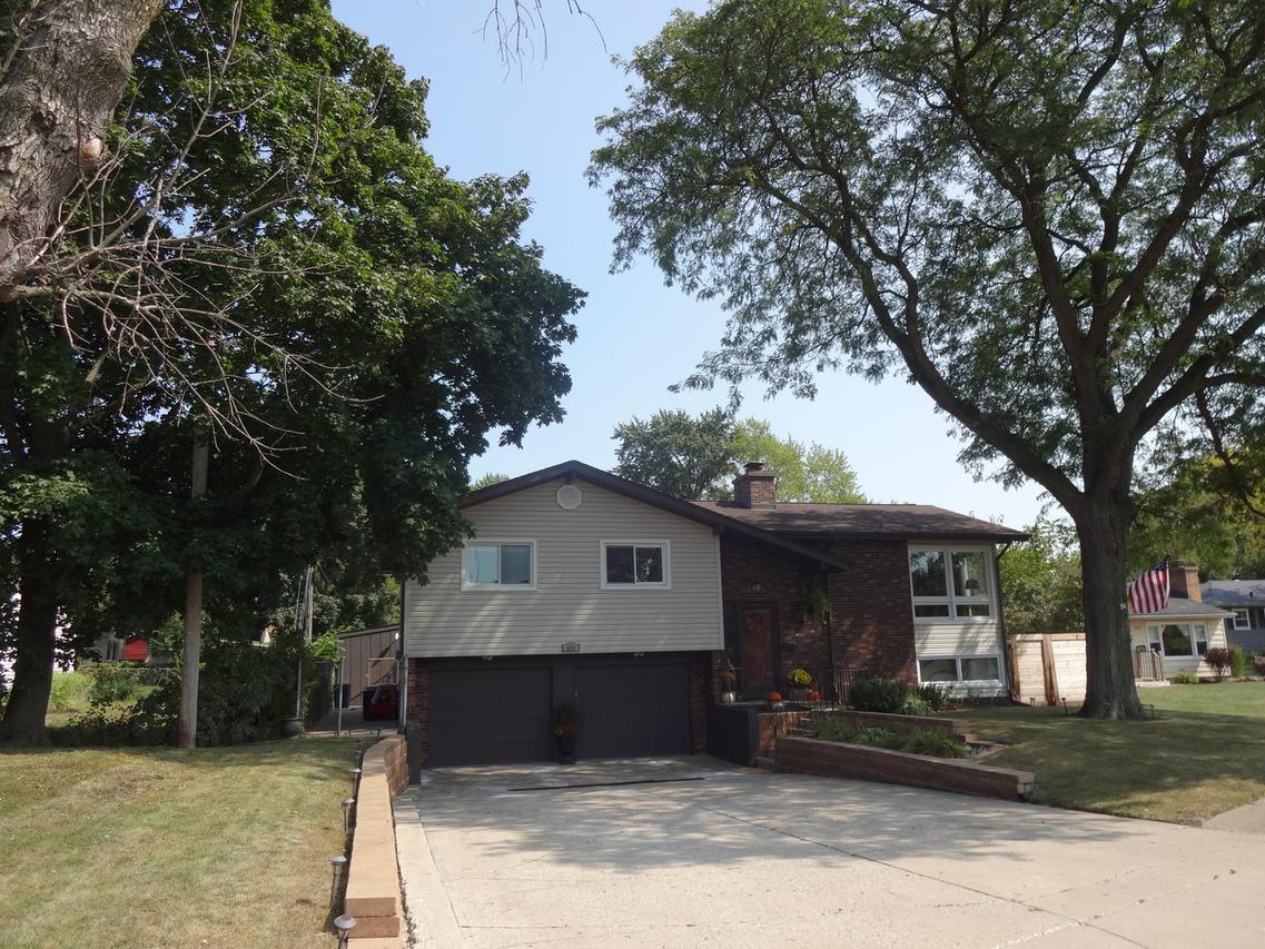 571 Nash Rd., Crystal Lake, IL 60014