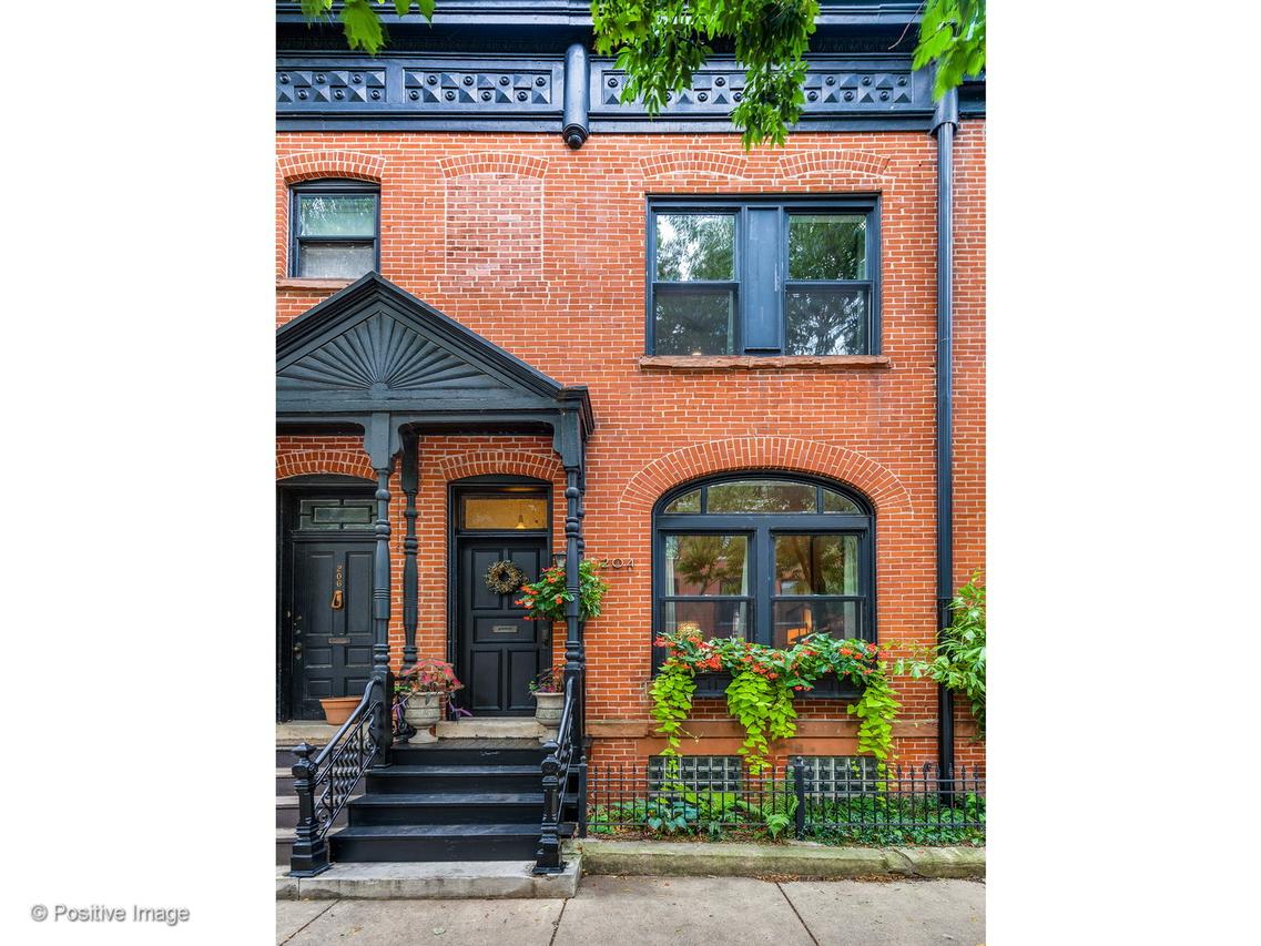 204 W St Paul Ave., Chicago, IL 60614