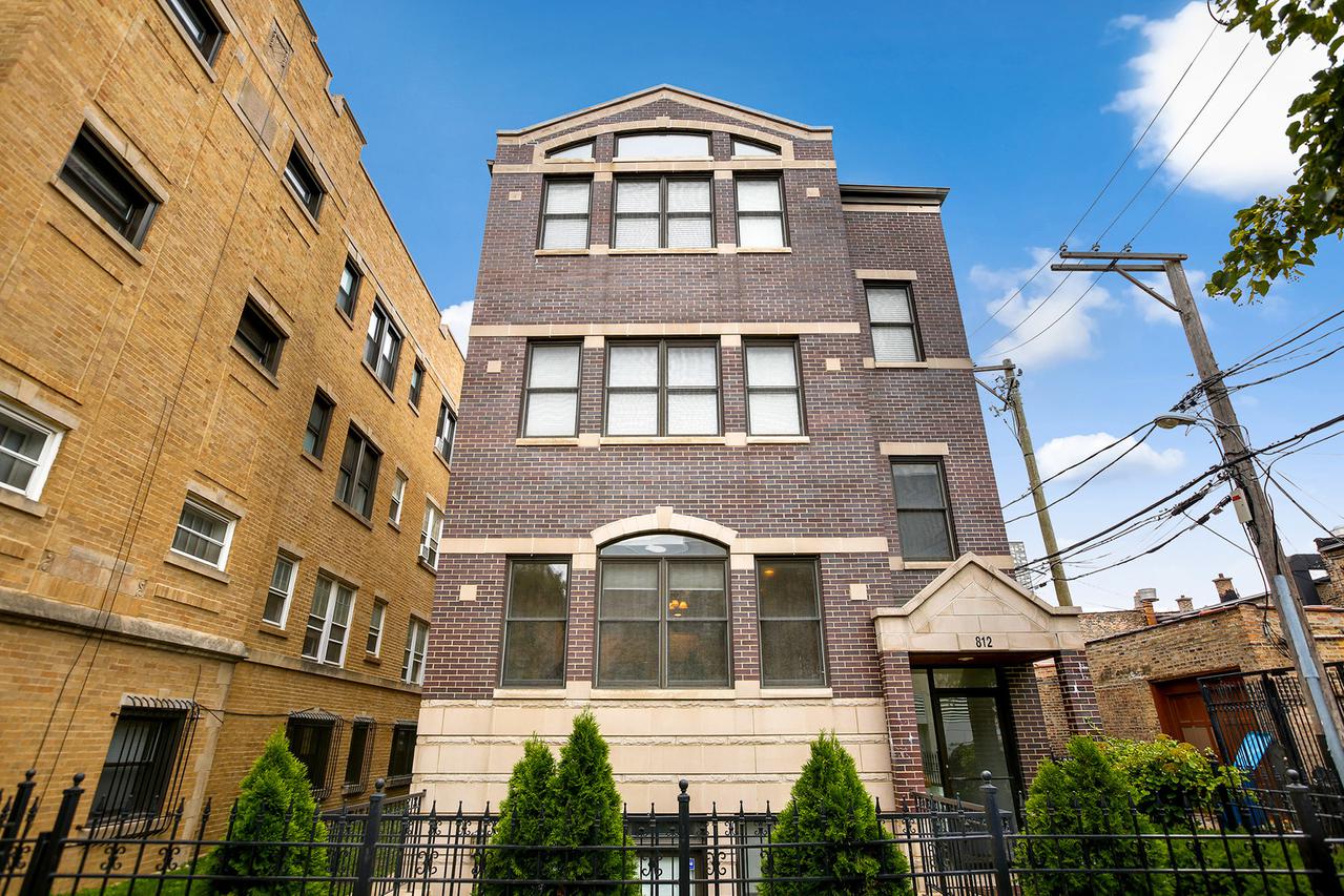 812 W Waveland Ave. #2, Chicago, IL 60613