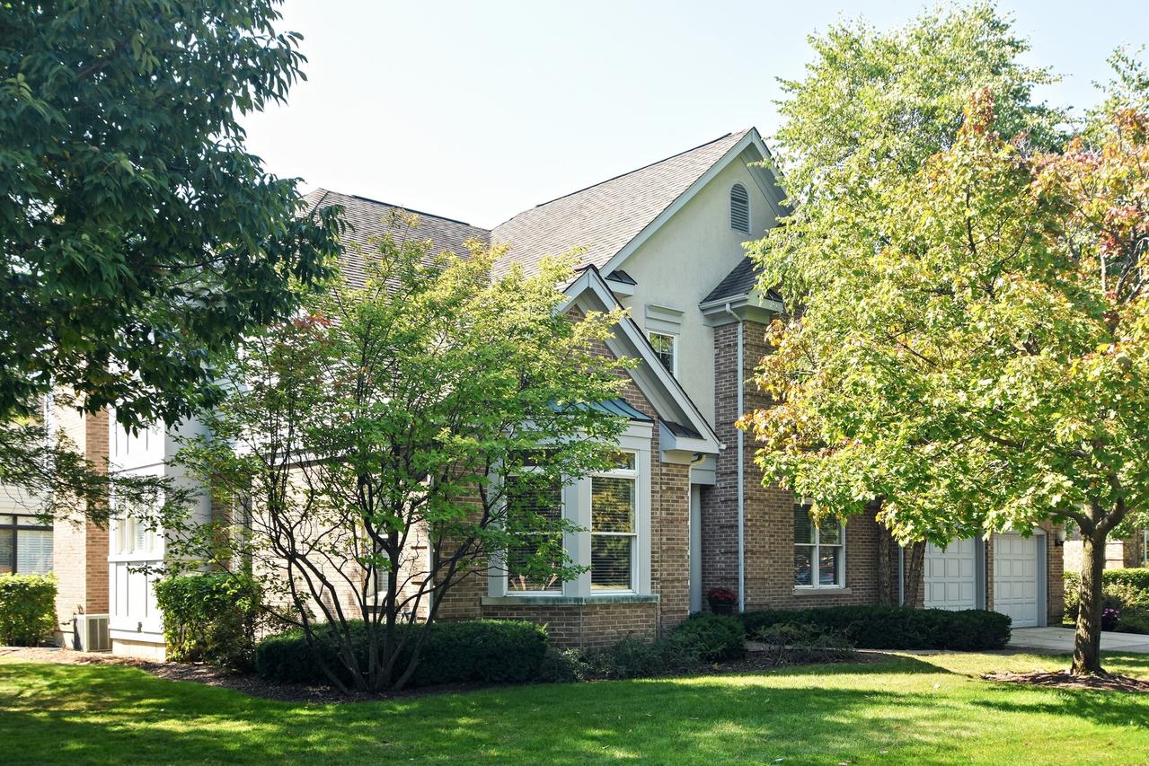 2569 Cotswolds Ct., Northbrook, IL 60062