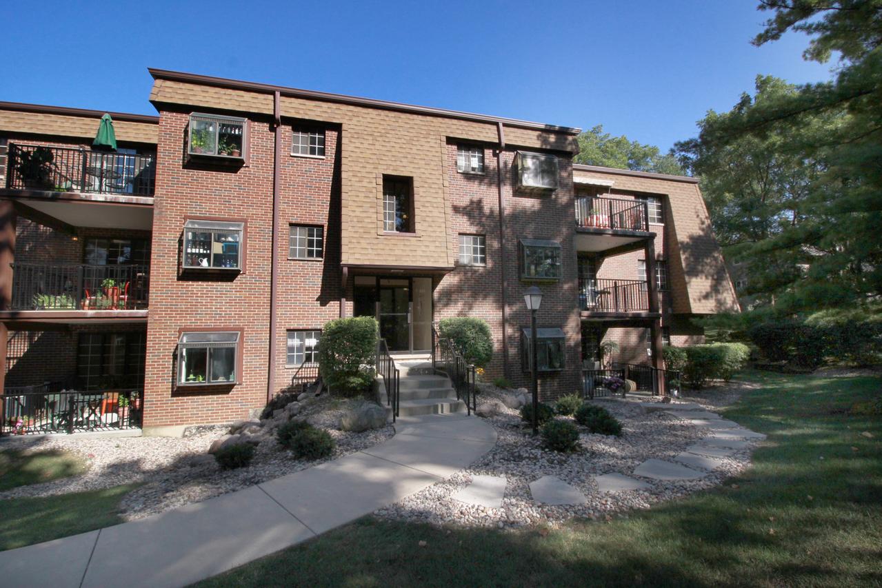 393 Duane St. #3-103, Glen Ellyn, IL 60137