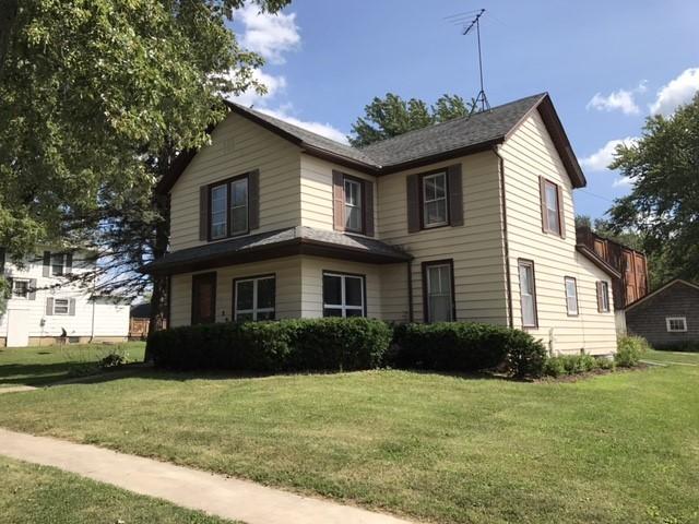 419 W Main St., Dakota, IL 61018