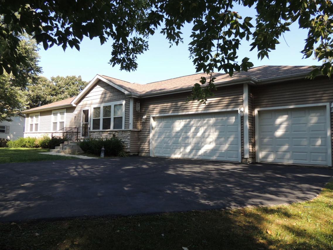 8702 Lakeview Ave., Crystal Lake, IL 60014