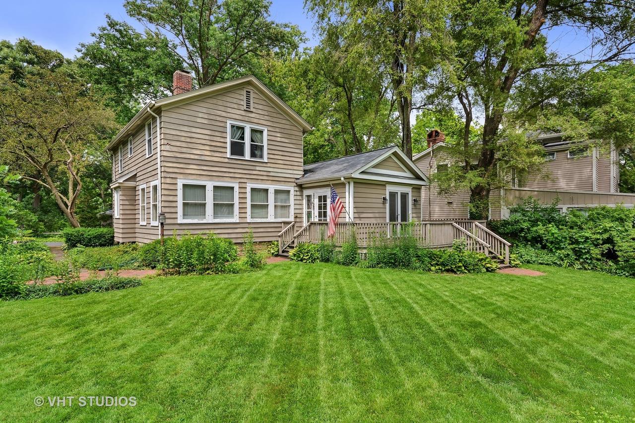 737 Forrest Ave., Geneva, IL 60134