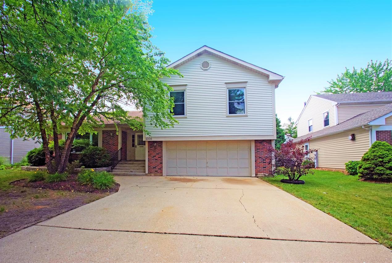 1006 Churchill Dr., Bolingbrook, IL 60440