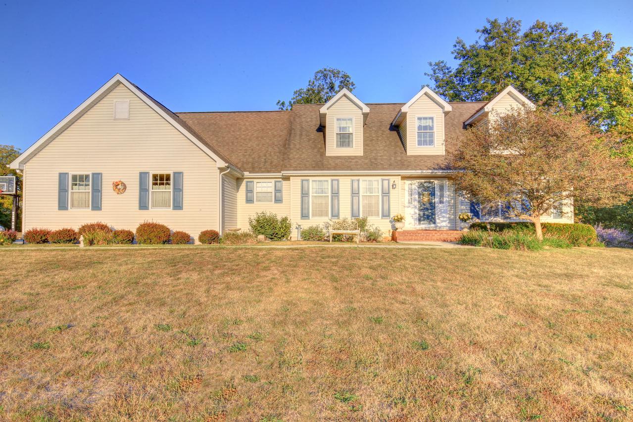 12360 Cemetery Rd., Argenta, IL 62501