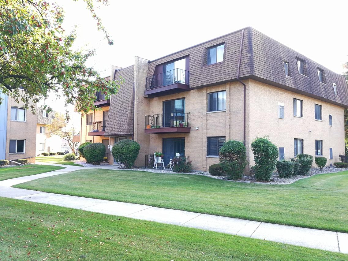 4823 W 109th St. #302, Oak Lawn, IL 60453