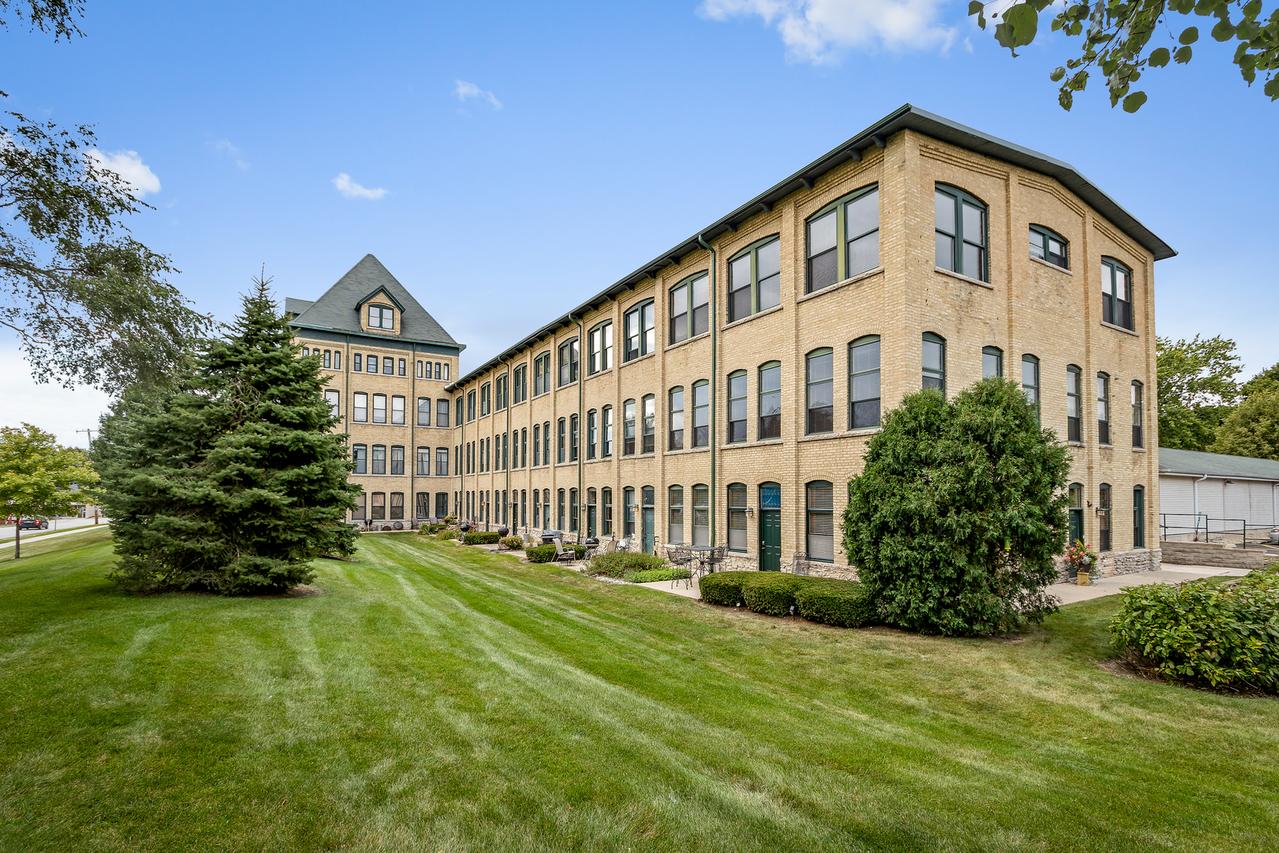 642 Congdon Ave., Elgin, IL 60120