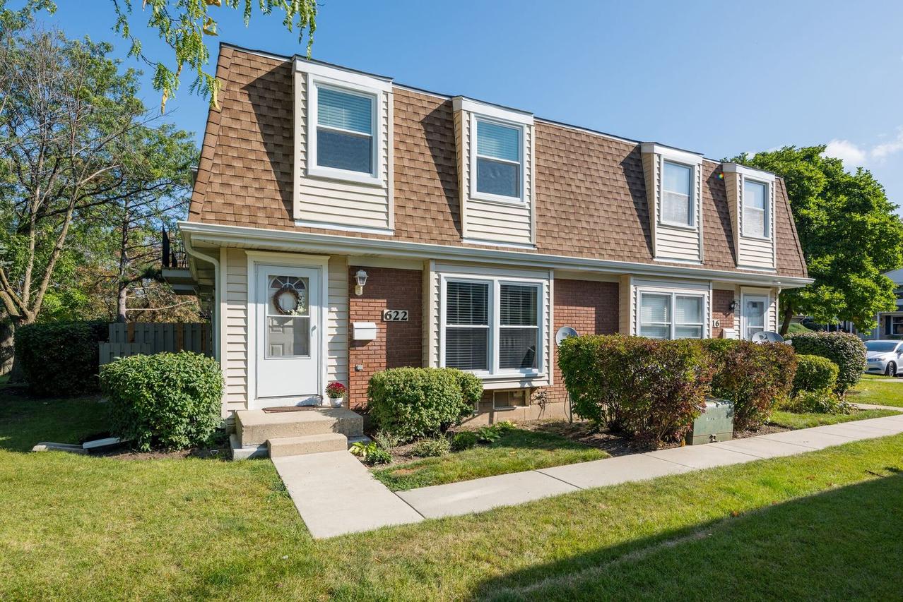 622 Academy Ct. #A, Schaumburg, IL 60194